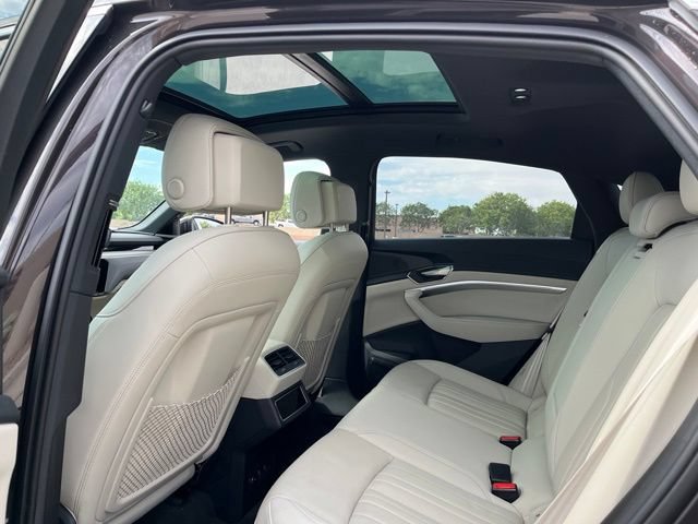 Used 2024 Audi Q8 e-tron Premium Plus w/ Premium Plus Package AWD/4WD image 11