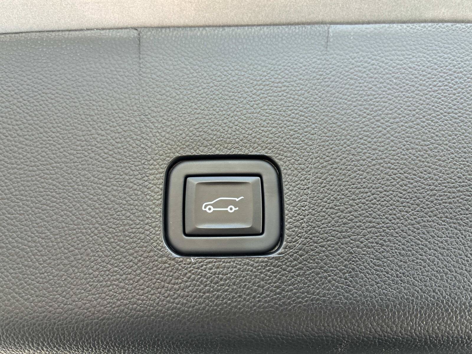 Used 2023 Chevrolet Traverse LT AWD/4WD image 15