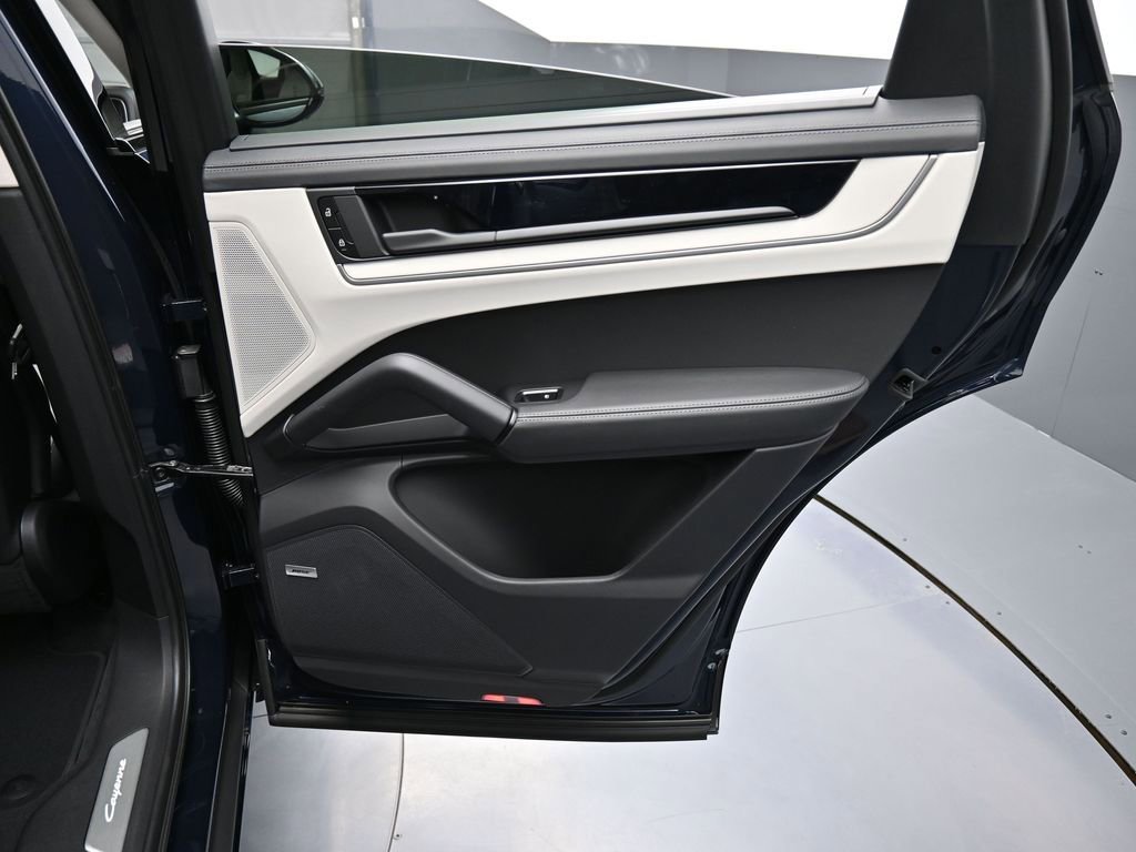New 2026 Porsche Cayenne GTS image 28