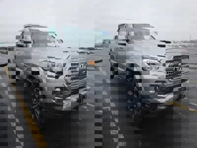 Used 2017 Toyota Tacoma TRD Sport image 4