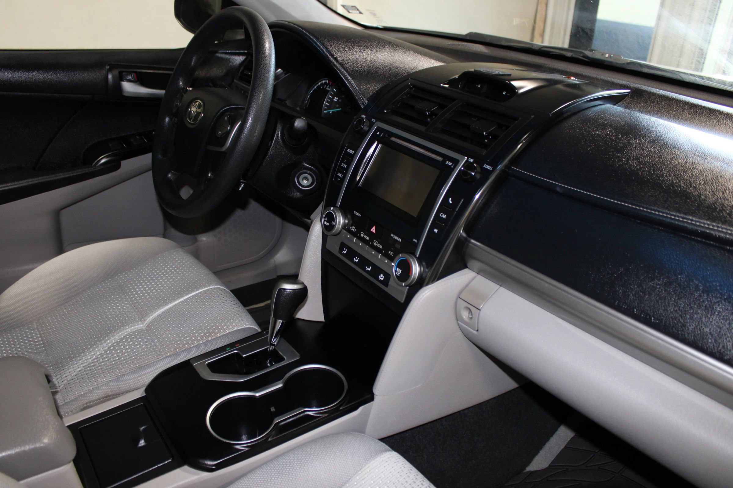 Used 2012 Toyota Camry LE FWD image 23