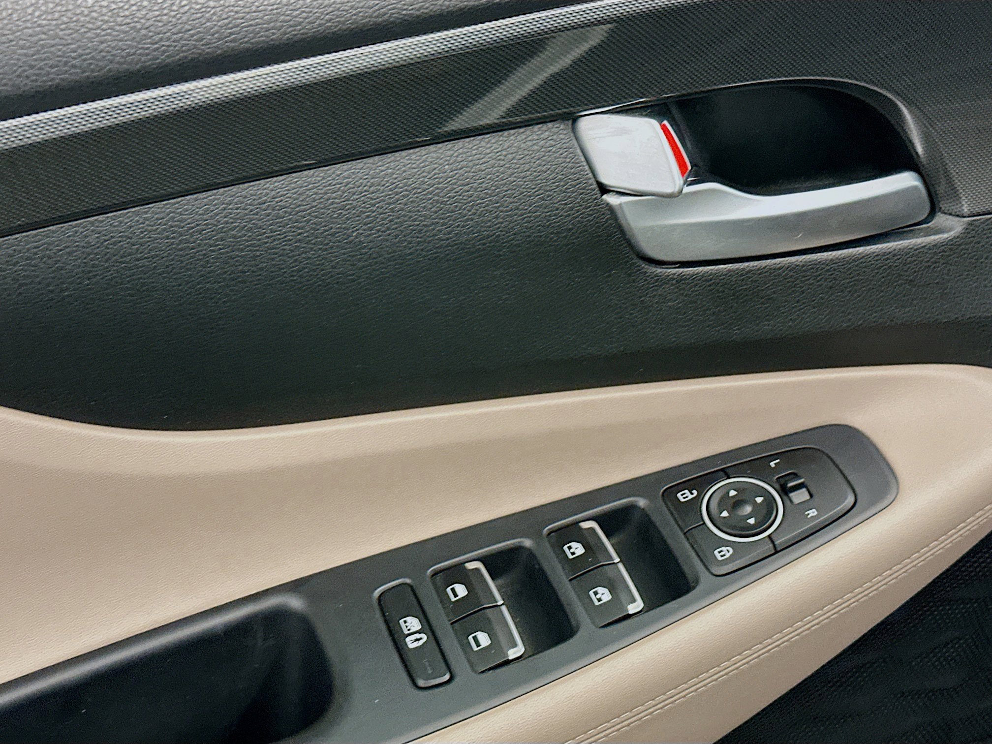 Used 2023 Hyundai Santa Fe SEL image 15