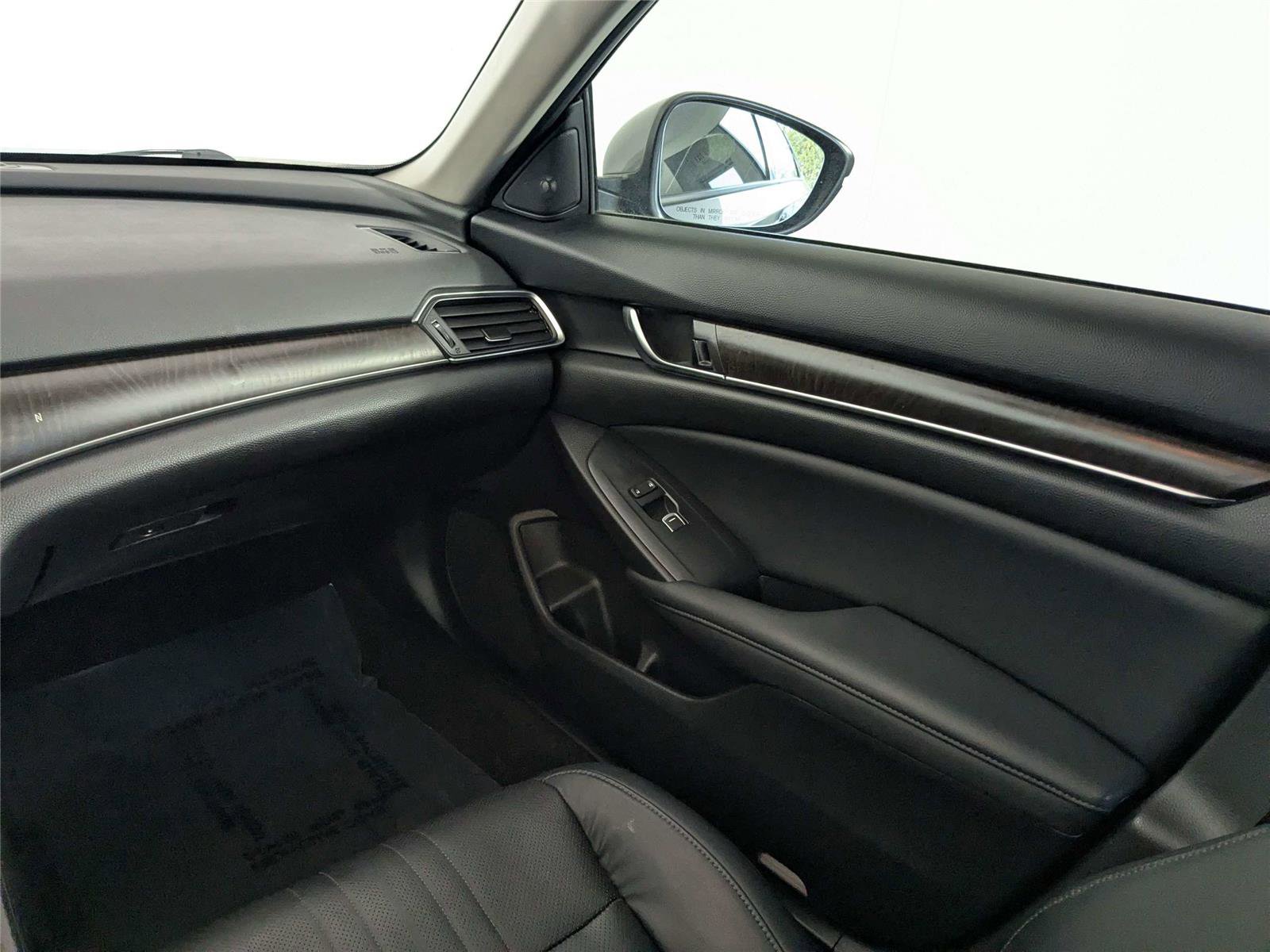 Used 2018 Honda Accord Touring image 31