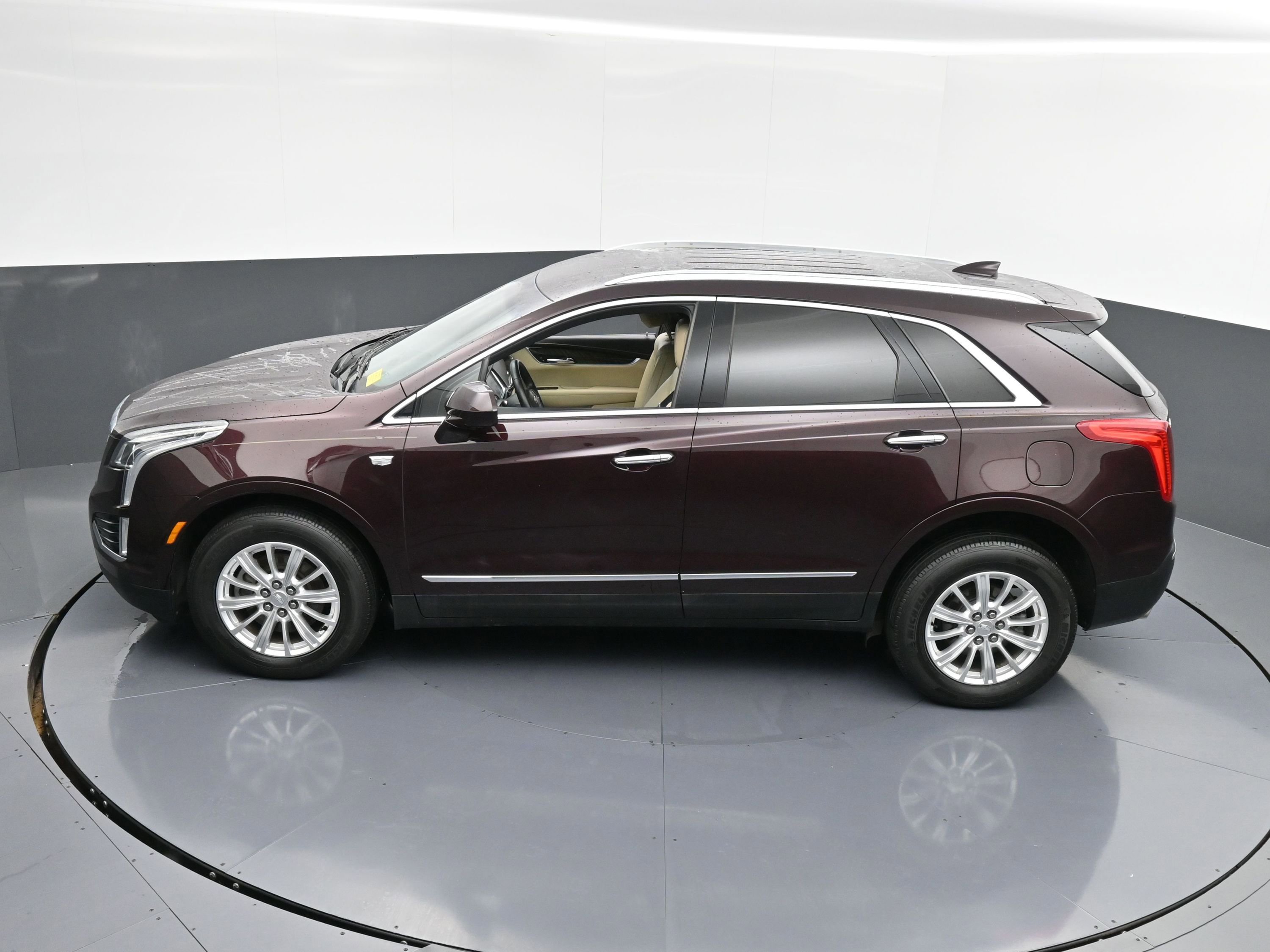 Used 2018 Cadillac XT5 FWD image 32