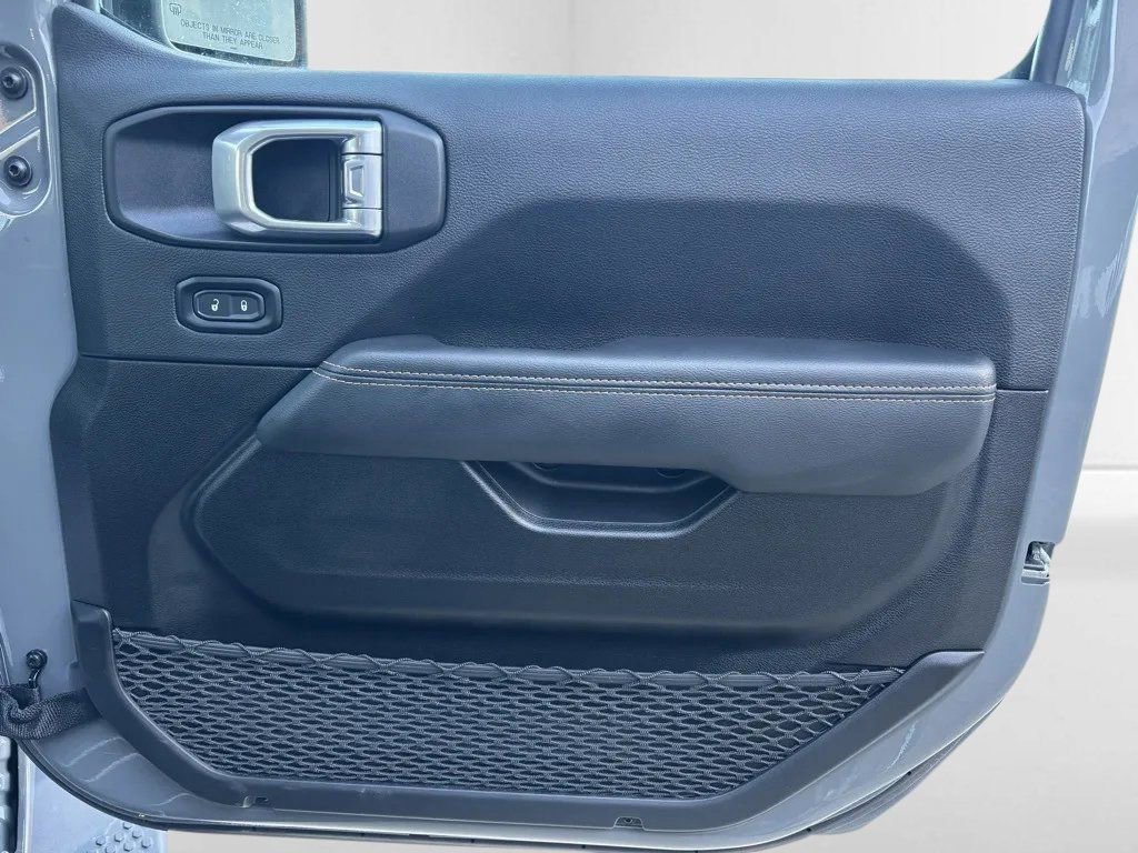 Used 2023 Jeep Wrangler Altitude image 26