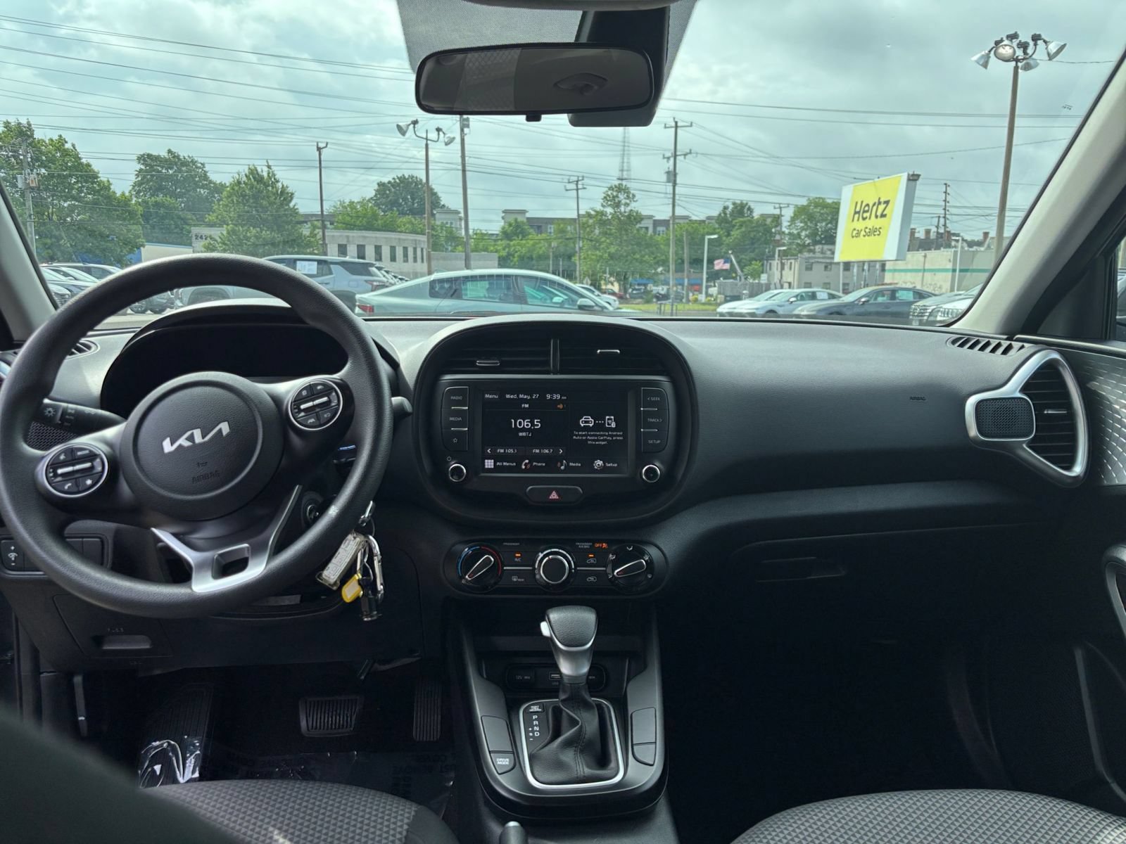 Used 2025 Kia Soul LX w/ LX Technology Package FWD image 32