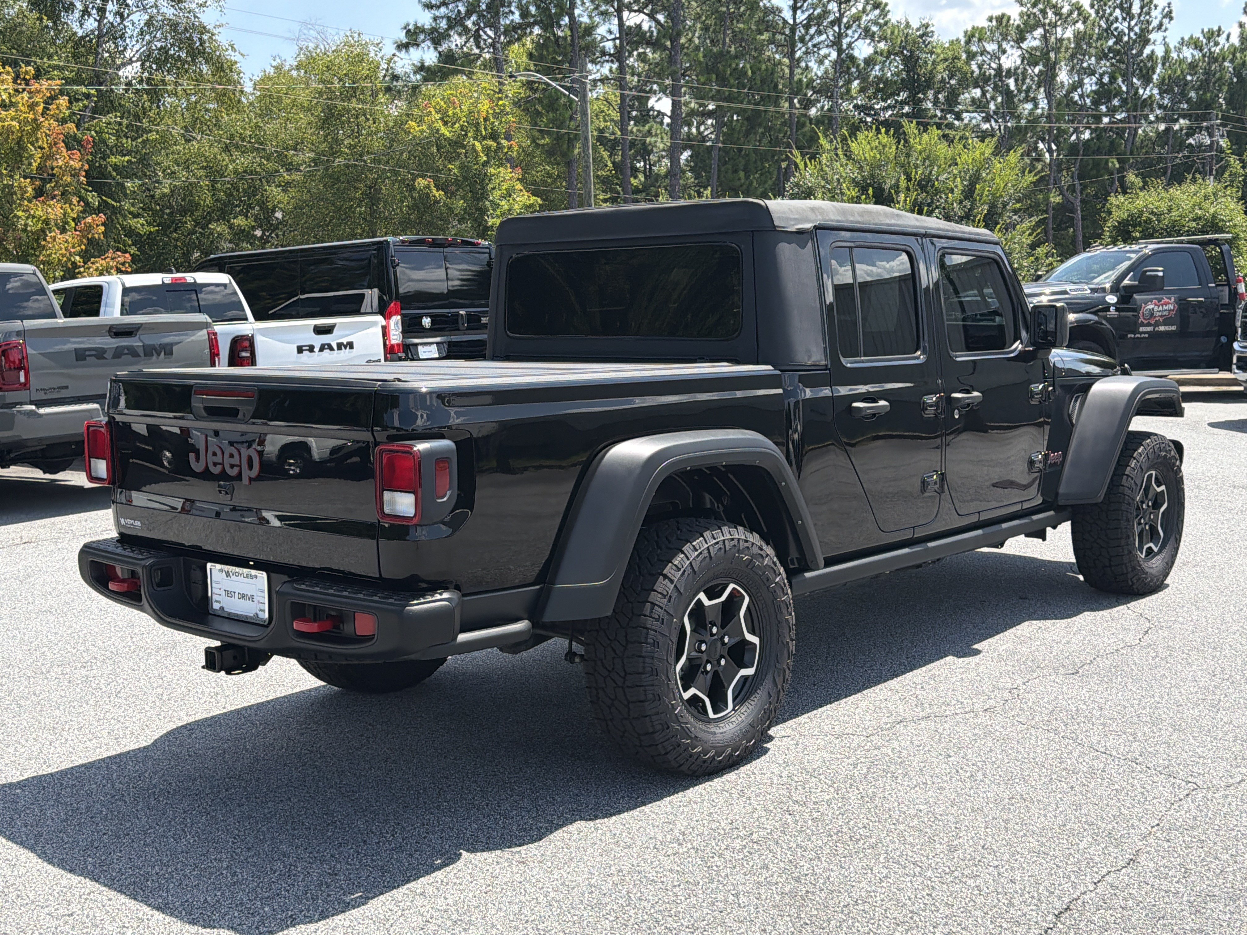 Used 2022 Jeep Gladiator Rubicon w/ Cold Weather Group AWD/4WD image 8