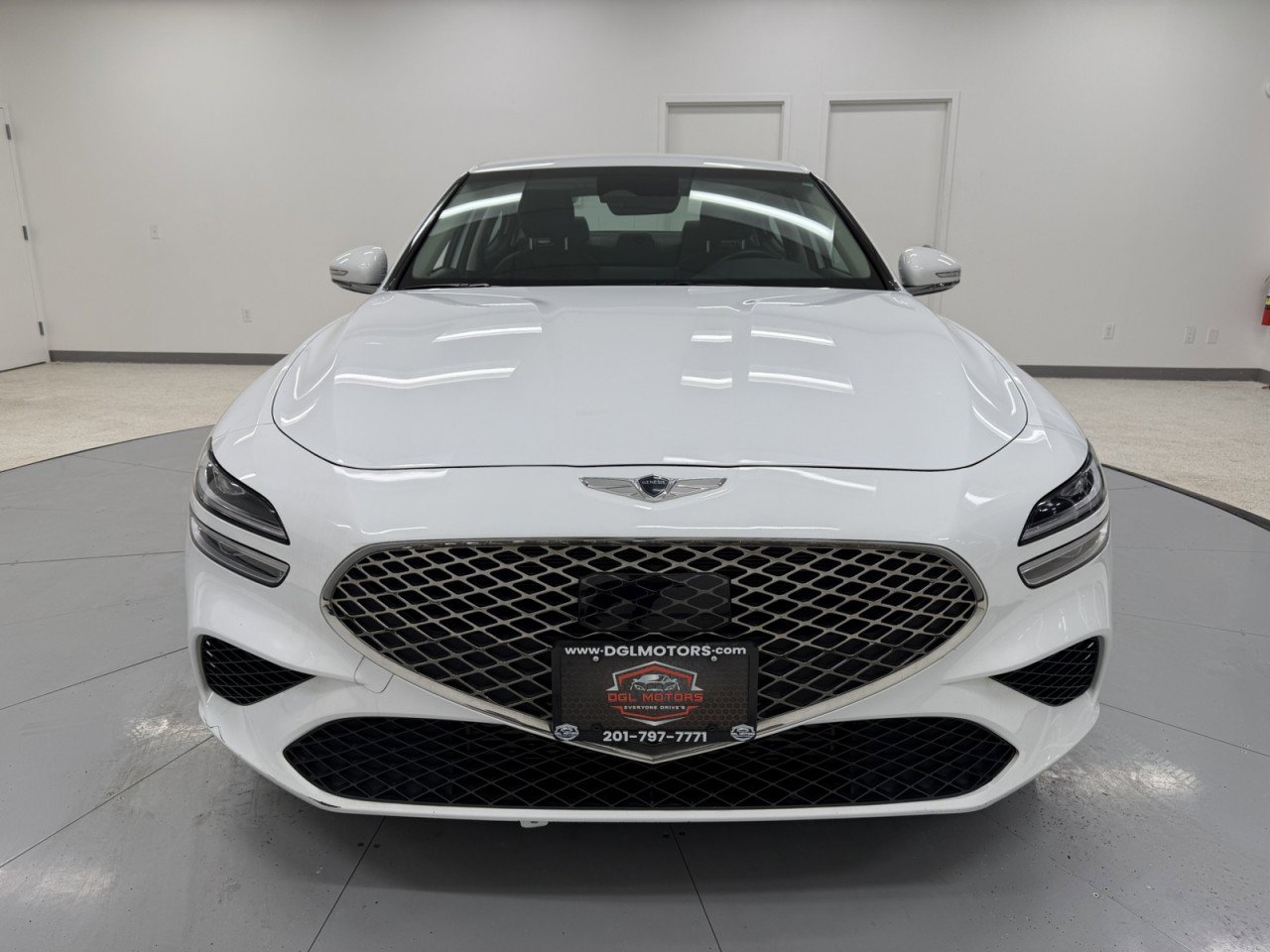 Used 2022 Genesis G70 2.0T image 3