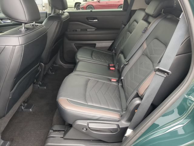 Used 2024 Nissan Pathfinder Platinum w/ Black Appearance Package AWD/4WD image 29