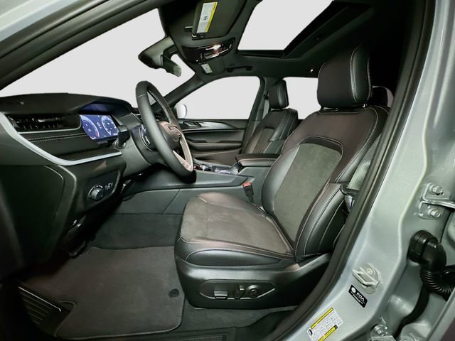 New 2025 Jeep Grand Cherokee Altitude image 14