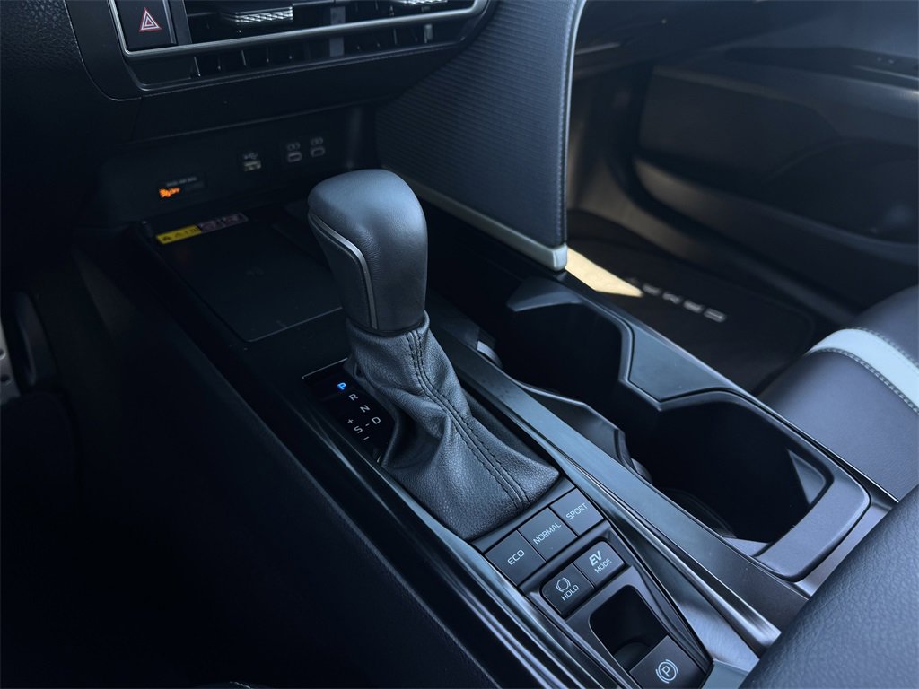 Used 2025 Toyota Camry SE w/ Convenience Package image 20