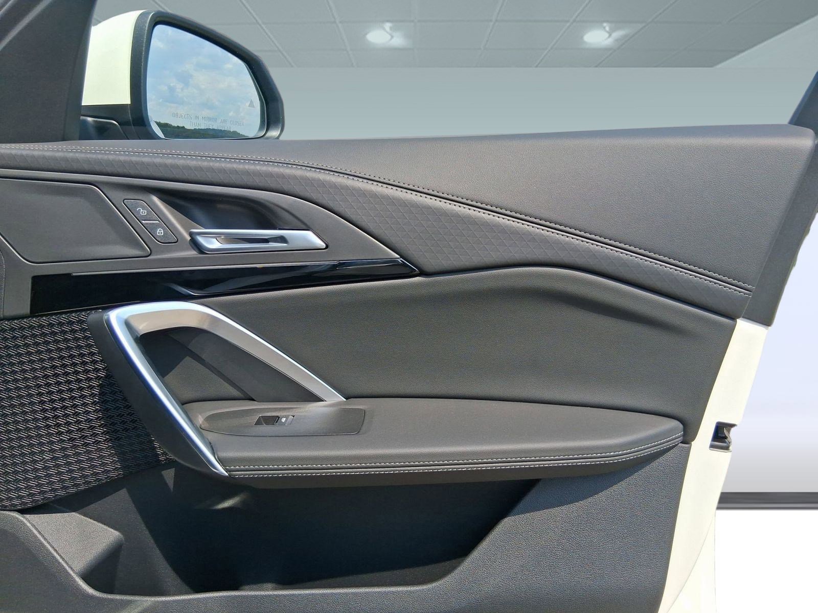 Used 2026 BMW X2 xDrive28i w/ Technology Package image 27