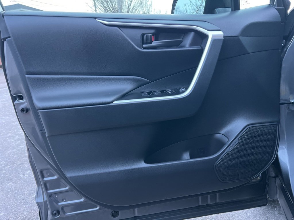Used 2025 Toyota RAV4 LE image 12