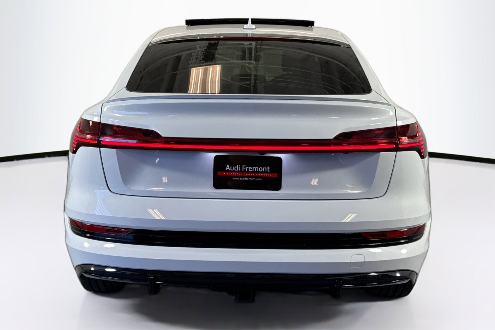 Used 2022 Audi e-tron Premium w/ Convenience Plus Package AWD/4WD image 6