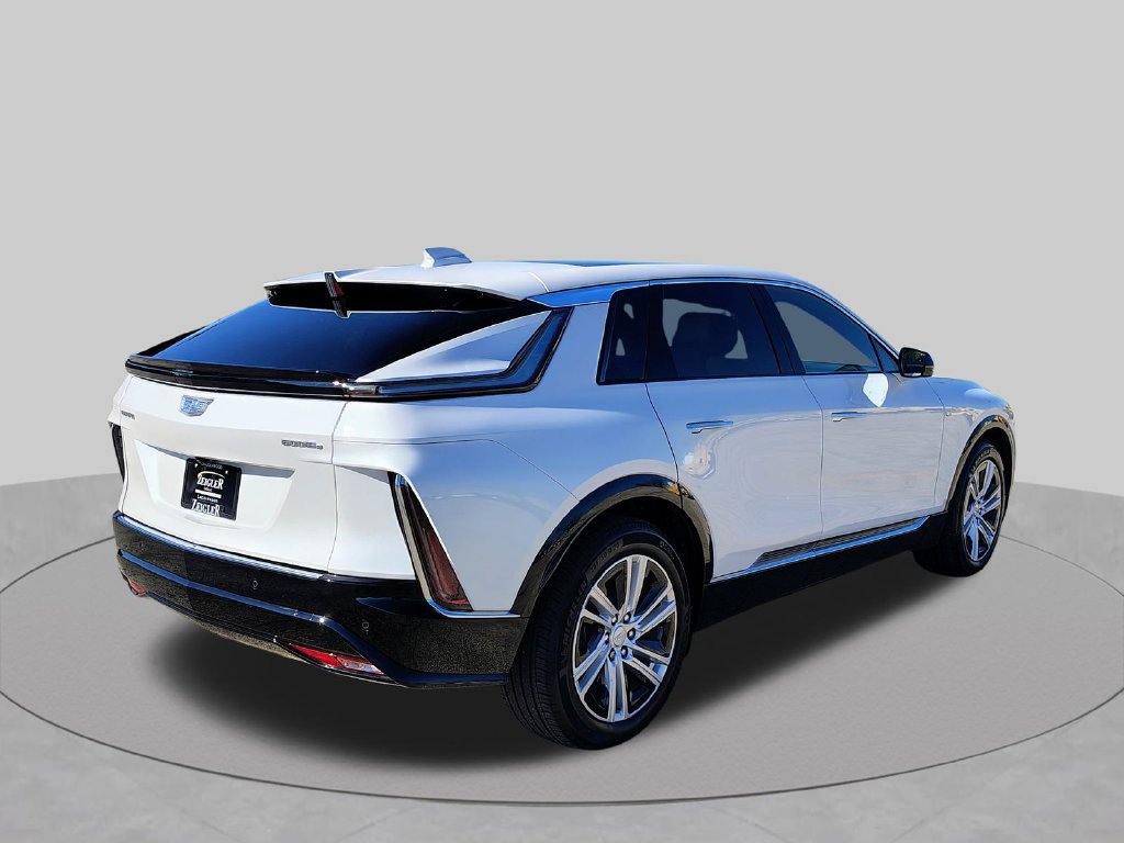 Used 2024 Cadillac Lyriq Tech w/ LPO, Floor Liner Package AWD/4WD image 9