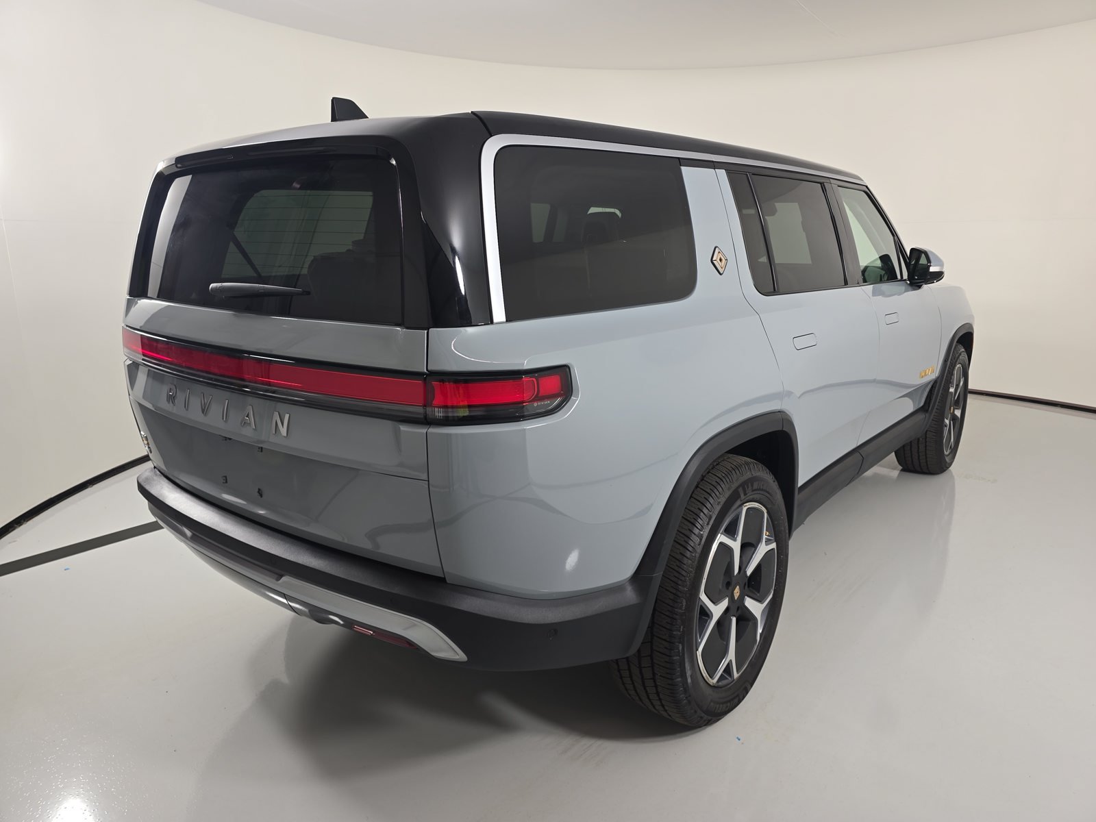 Used 2024 Rivian R1S Adventure Quad AWD/4WD image 5