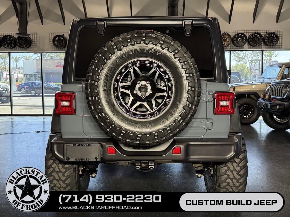Used 2025 Jeep Wrangler Unlimited Rubicon w/ Convenience Group AWD/4WD image 11