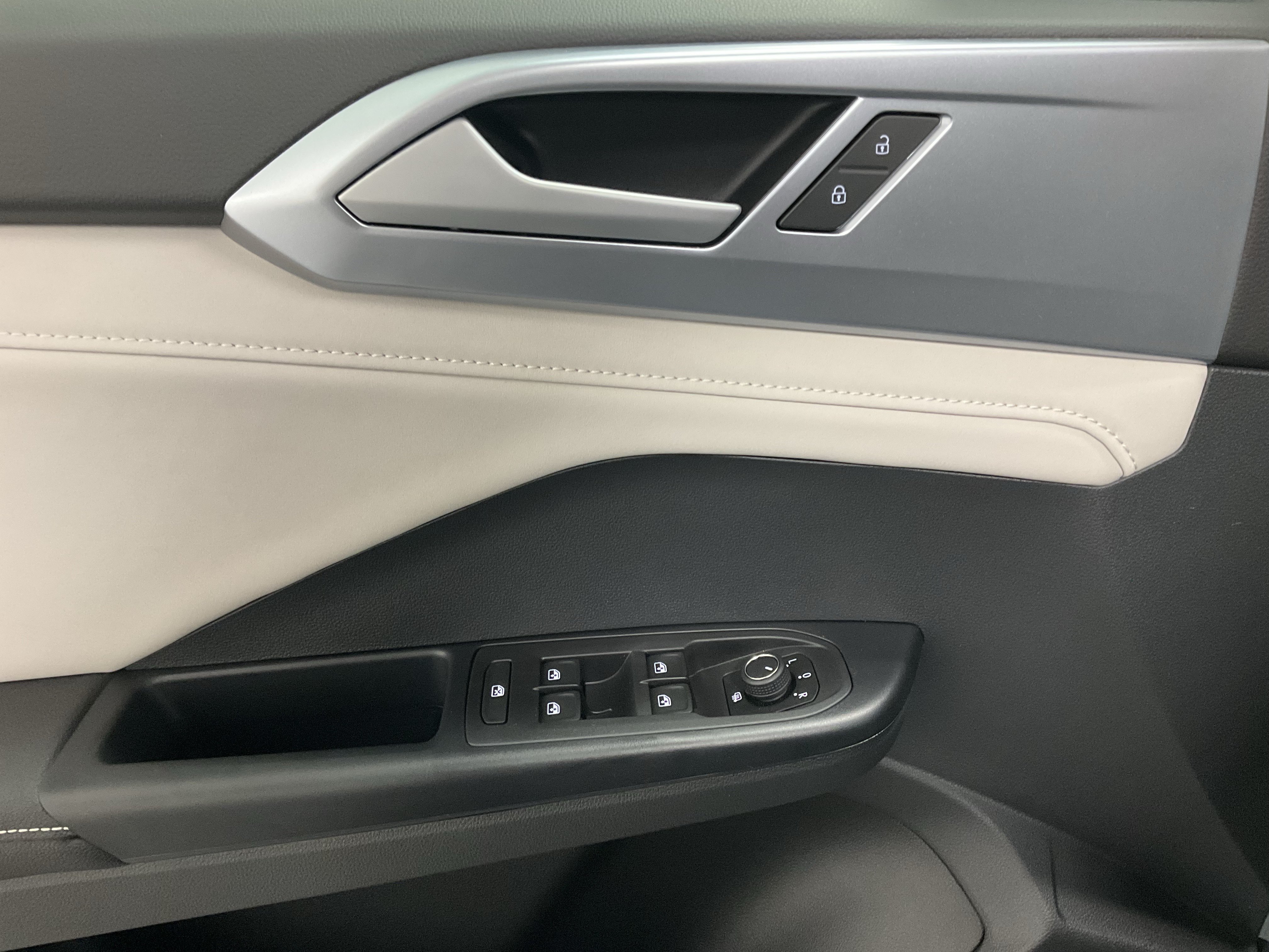 New 2026 Volkswagen Taos SE AWD/4WD image 15