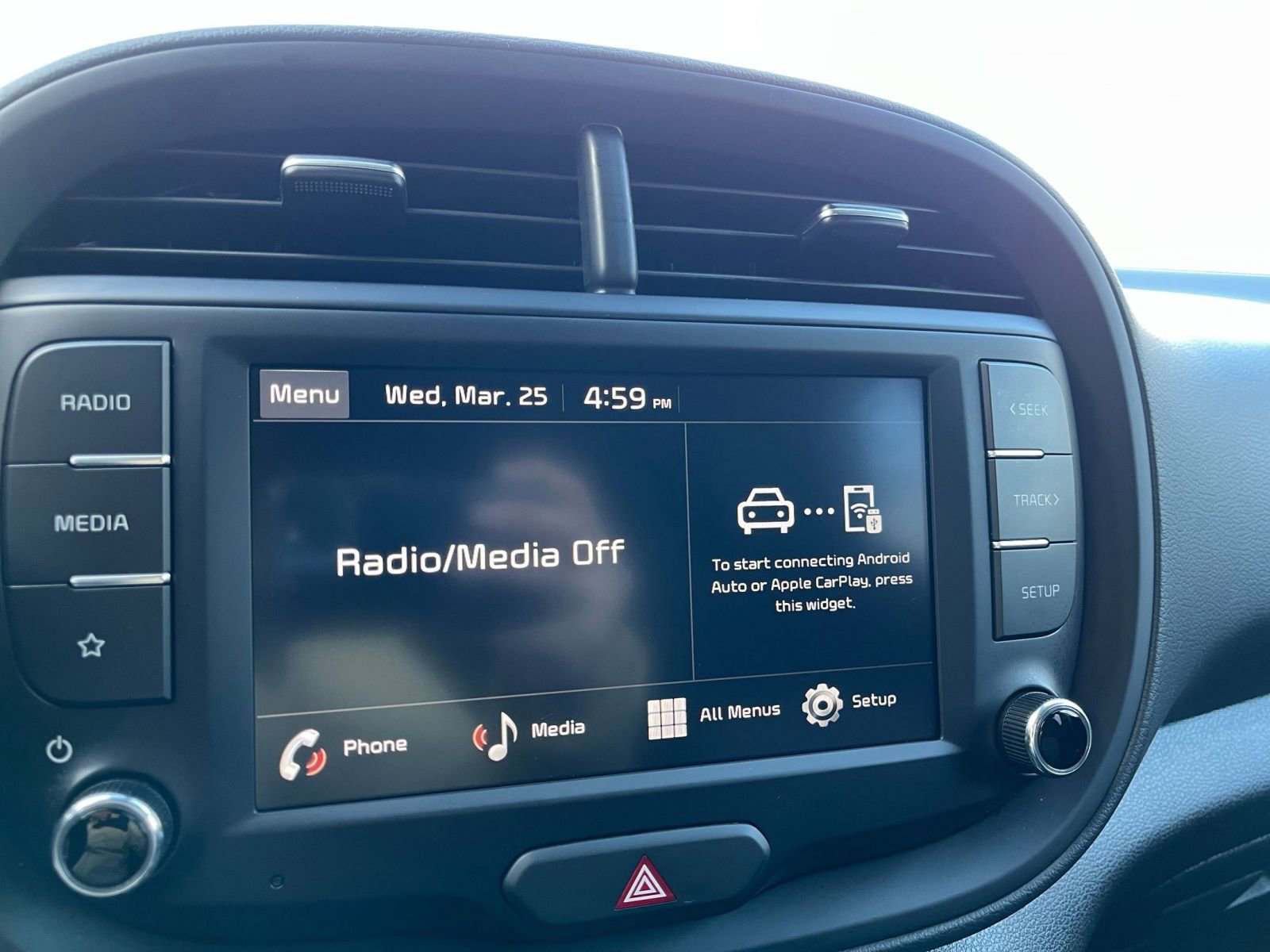 Used 2025 Kia Soul LX w/ LX Technology Package FWD image 20