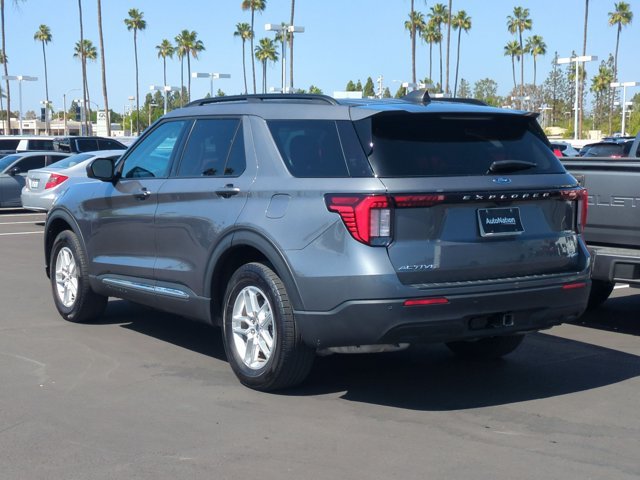Used 2025 Ford Explorer Active AWD/4WD image 8