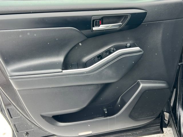 Used 2022 Toyota Highlander XLE image 18