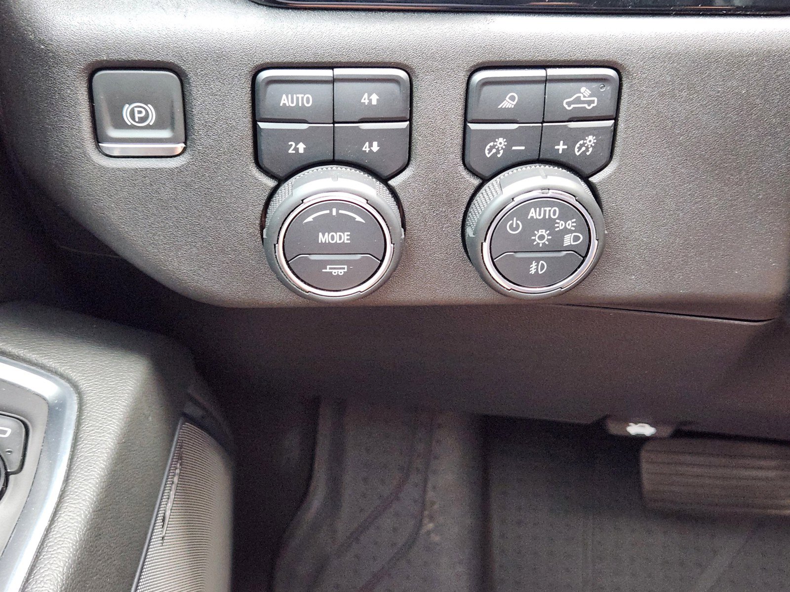 Used 2024 Chevrolet Silverado 1500 High Country w/ High Country Premium Package AWD/4WD image 19