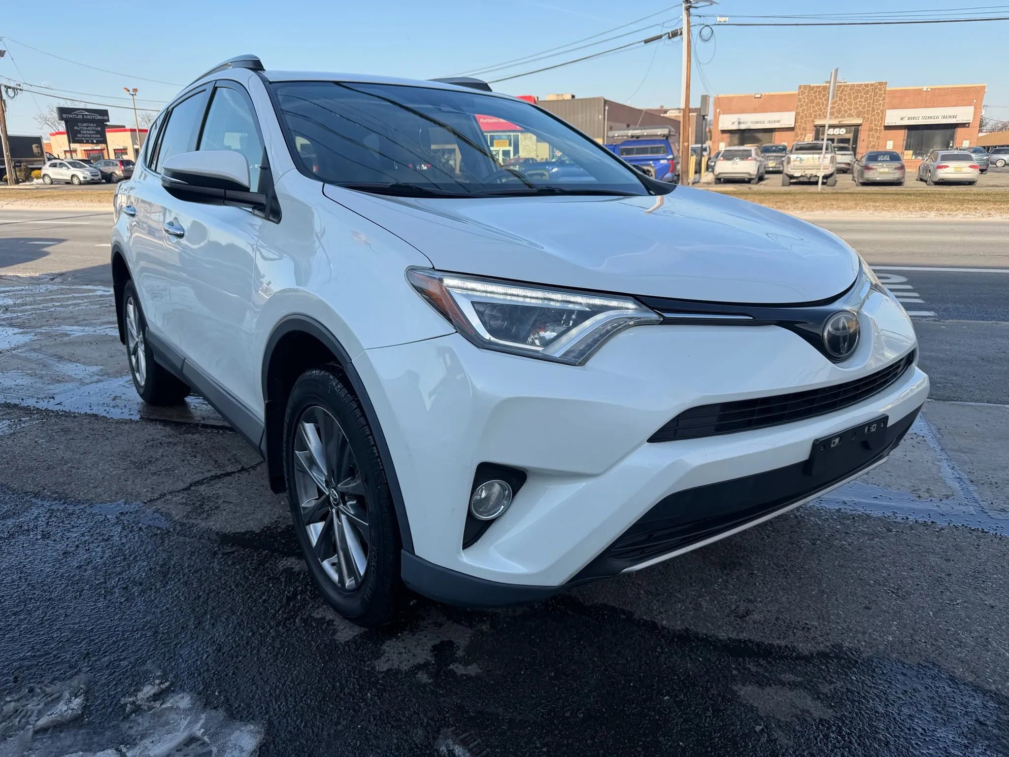 Used 2018 Toyota RAV4 Limited AWD/4WD image 3