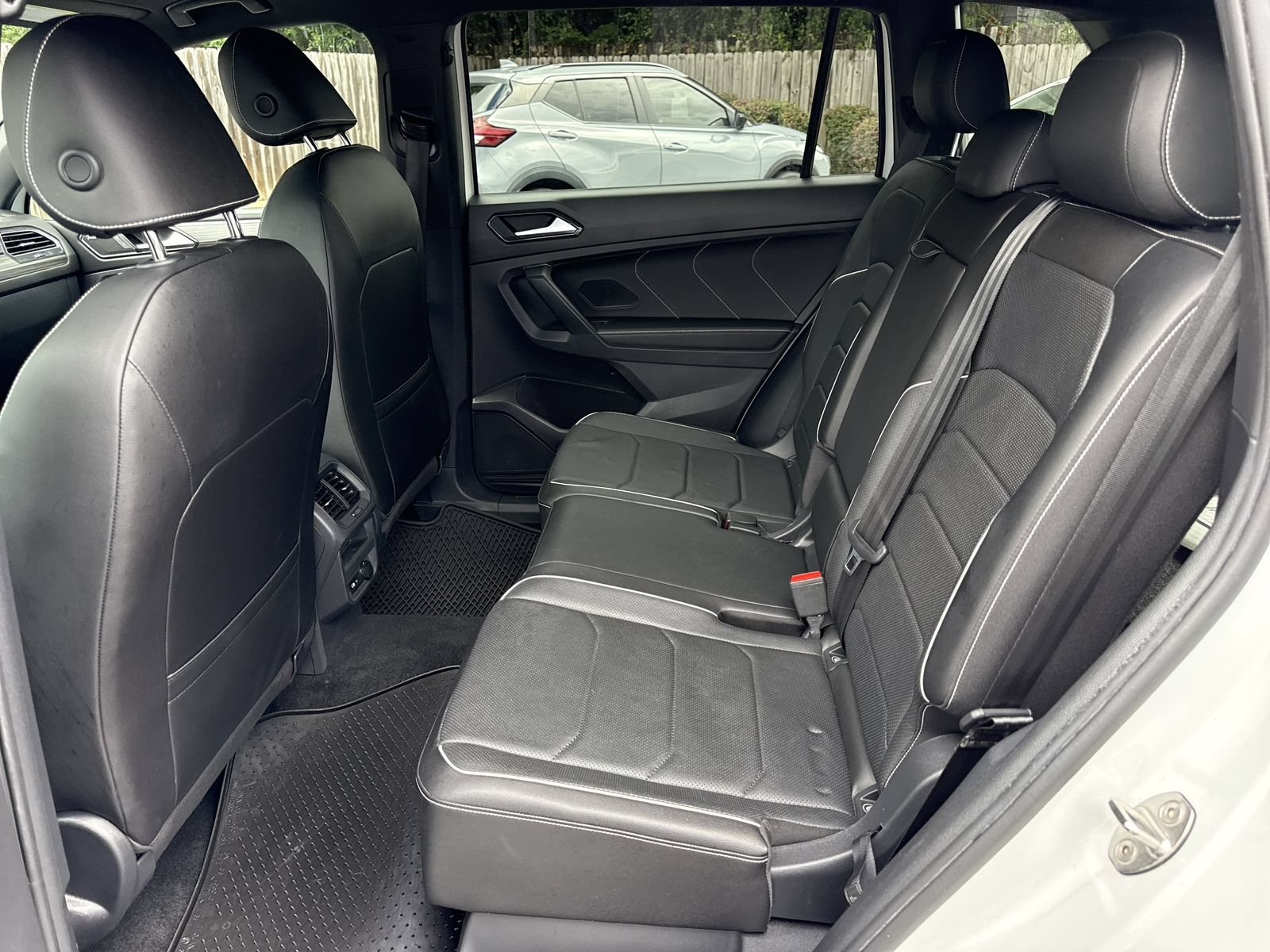 Used 2022 Volkswagen Tiguan SEL R-Line AWD/4WD image 10
