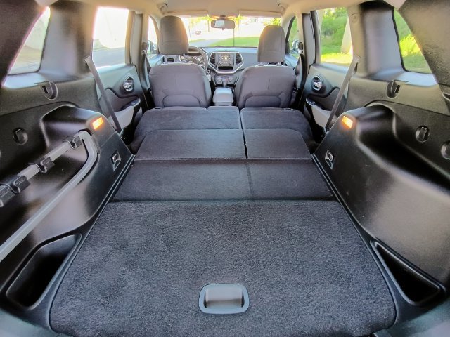 Used 2014 Jeep Cherokee Sport FWD image 69
