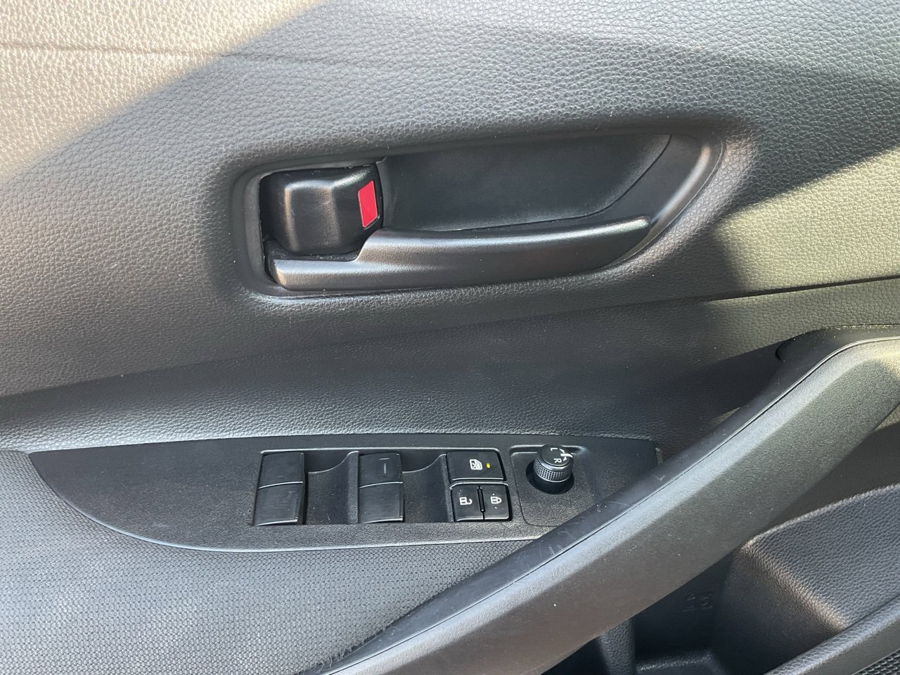 Used 2025 Toyota Corolla LE FWD image 23