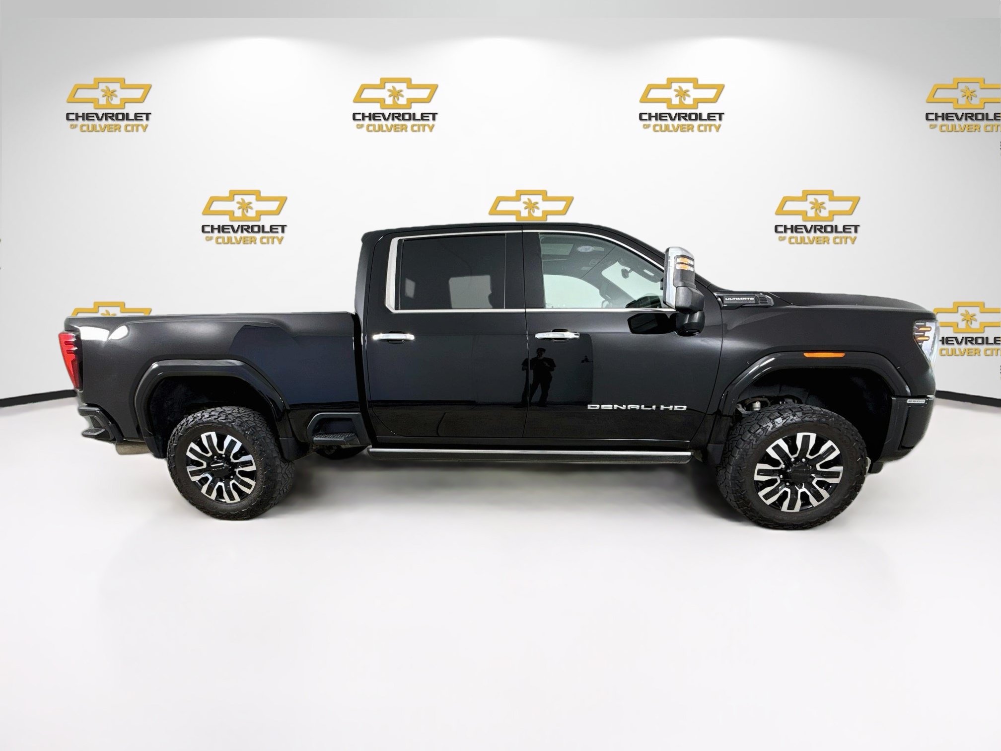 Used 2024 GMC Sierra 2500 Denali Ultimate AWD/4WD image 9