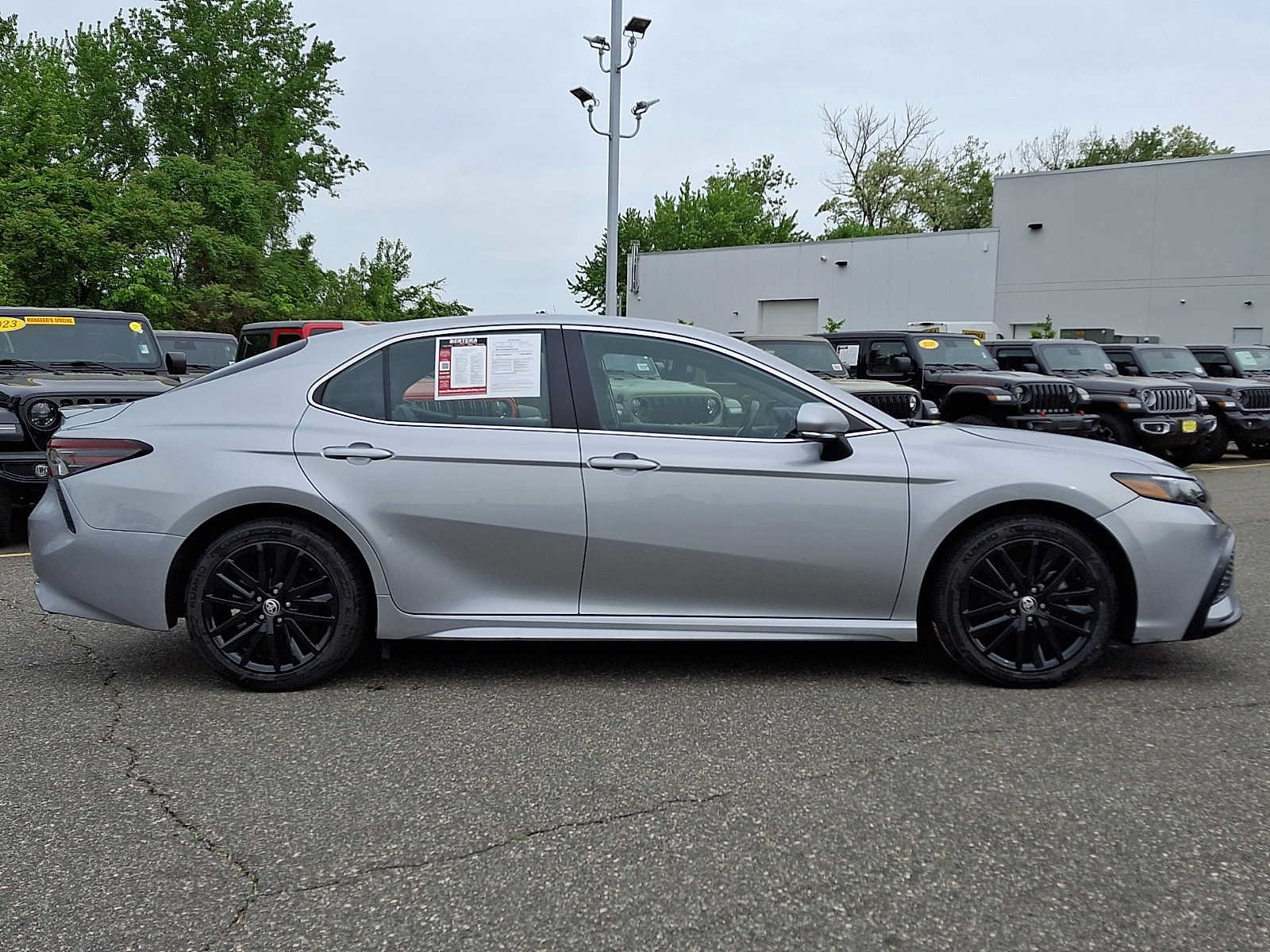 Used 2024 Toyota Camry SE FWD image 7
