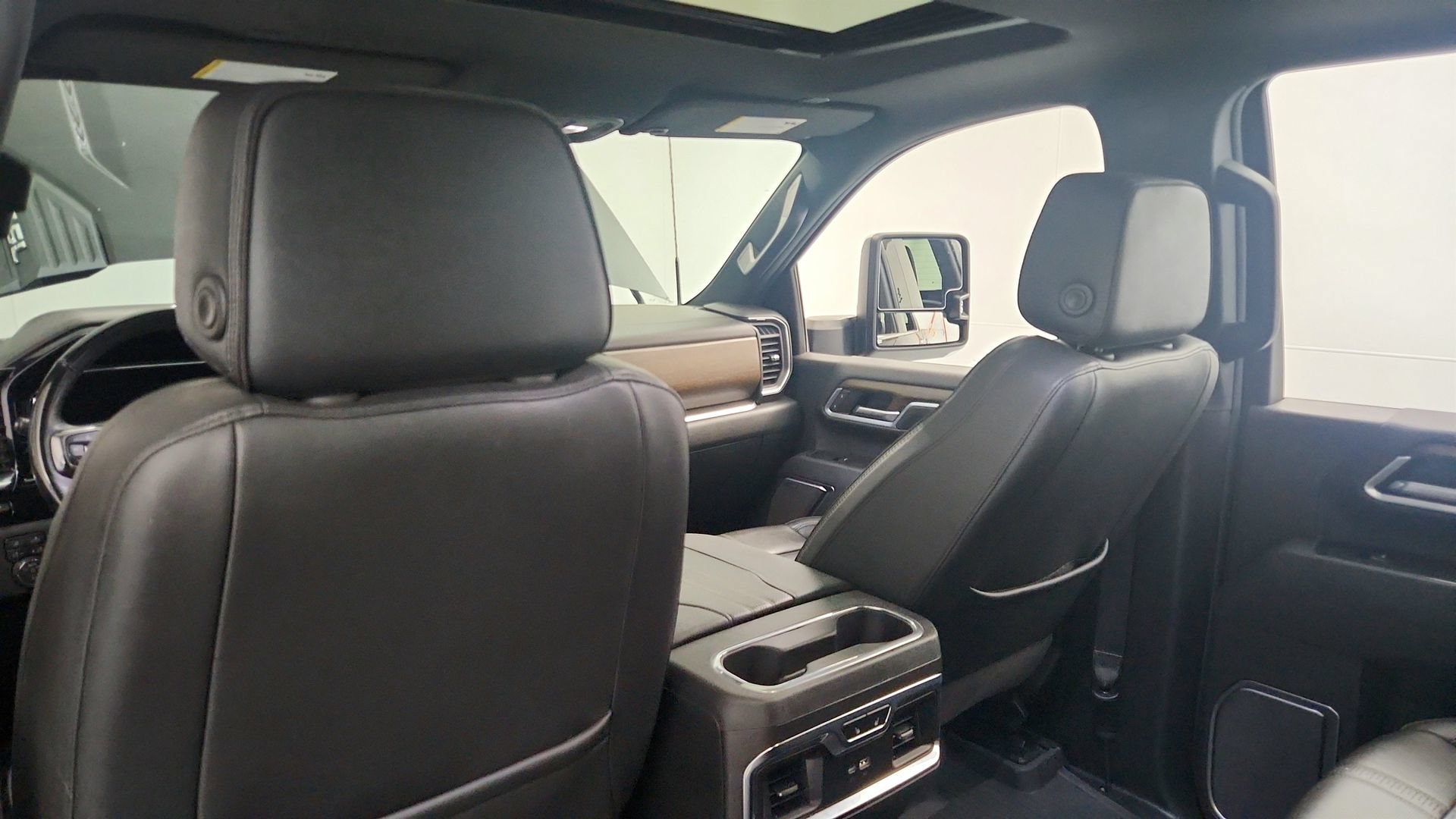 Used 2025 Chevrolet Silverado 2500 High Country w/ High Country Premium Package AWD/4WD image 25