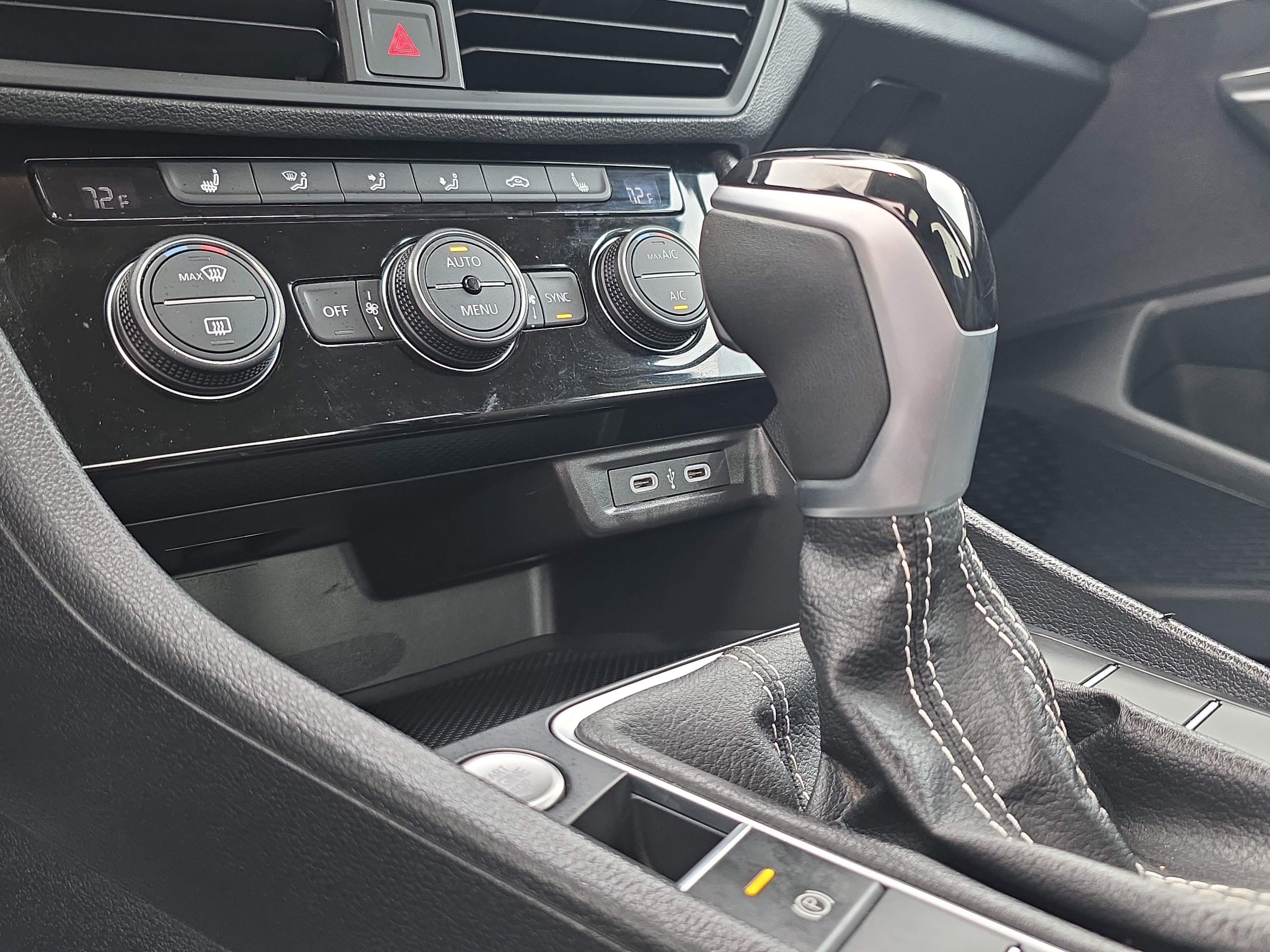 Used 2024 Volkswagen Jetta SE FWD image 32