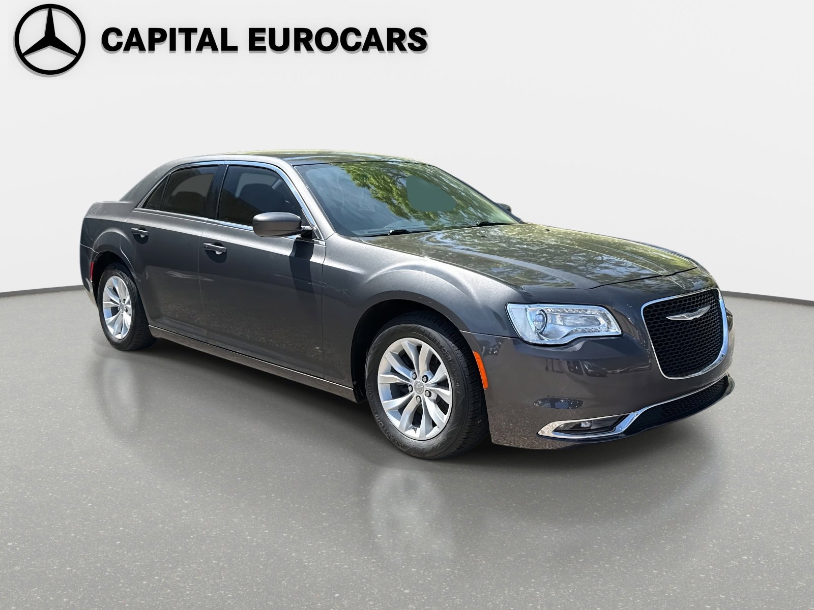 Used 2015 Chrysler 300 Limited w/ Driver Convenience Group image 3