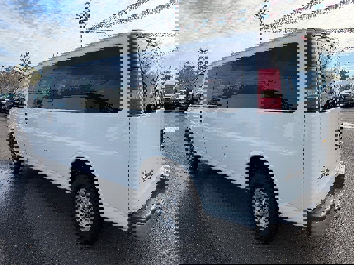 Used 2016 GMC Savana 3500 LS w/ Chrome Appearance Package image 5