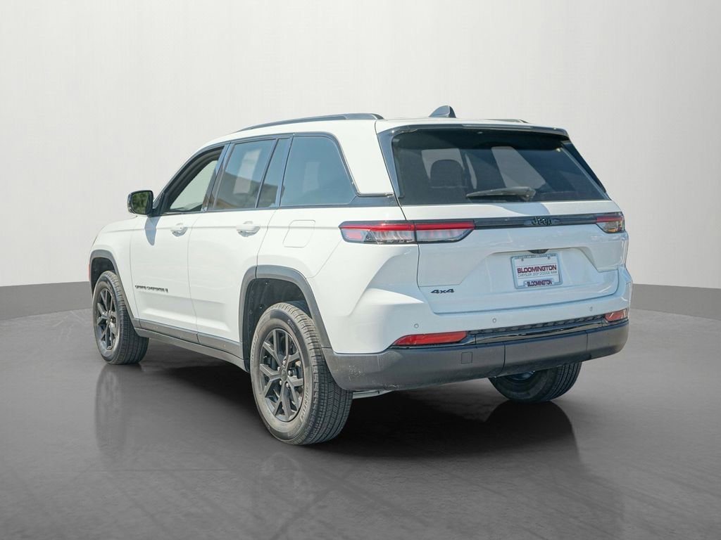 Used 2024 Jeep Grand Cherokee Altitude AWD/4WD image 5