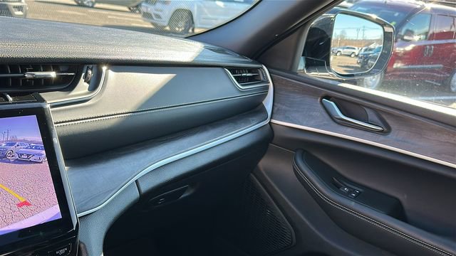 Used 2024 Jeep Grand Cherokee Limited image 19