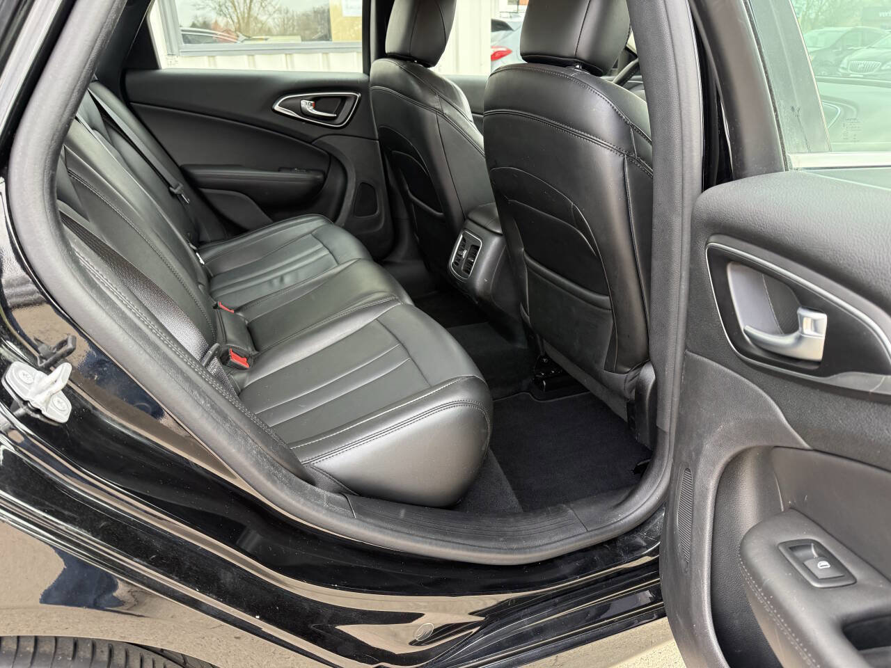 Used 2016 Chrysler 200 Limited Platinum w/ Comfort & Convenience Group image 12