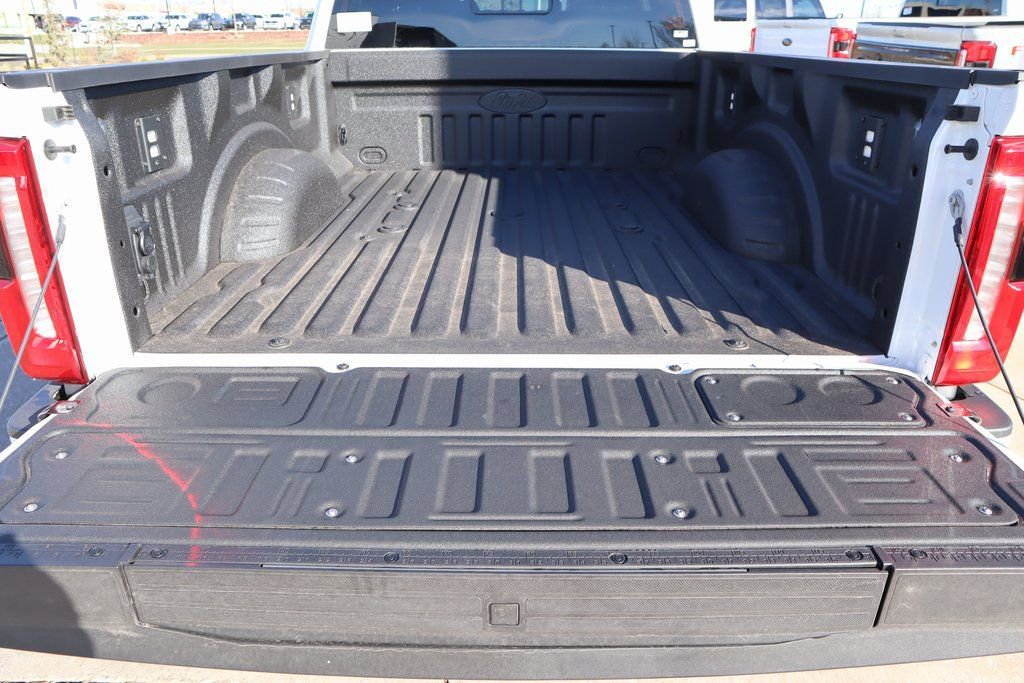 New 2026 Ford F250 Lariat w/ Black Appearance Package image 25