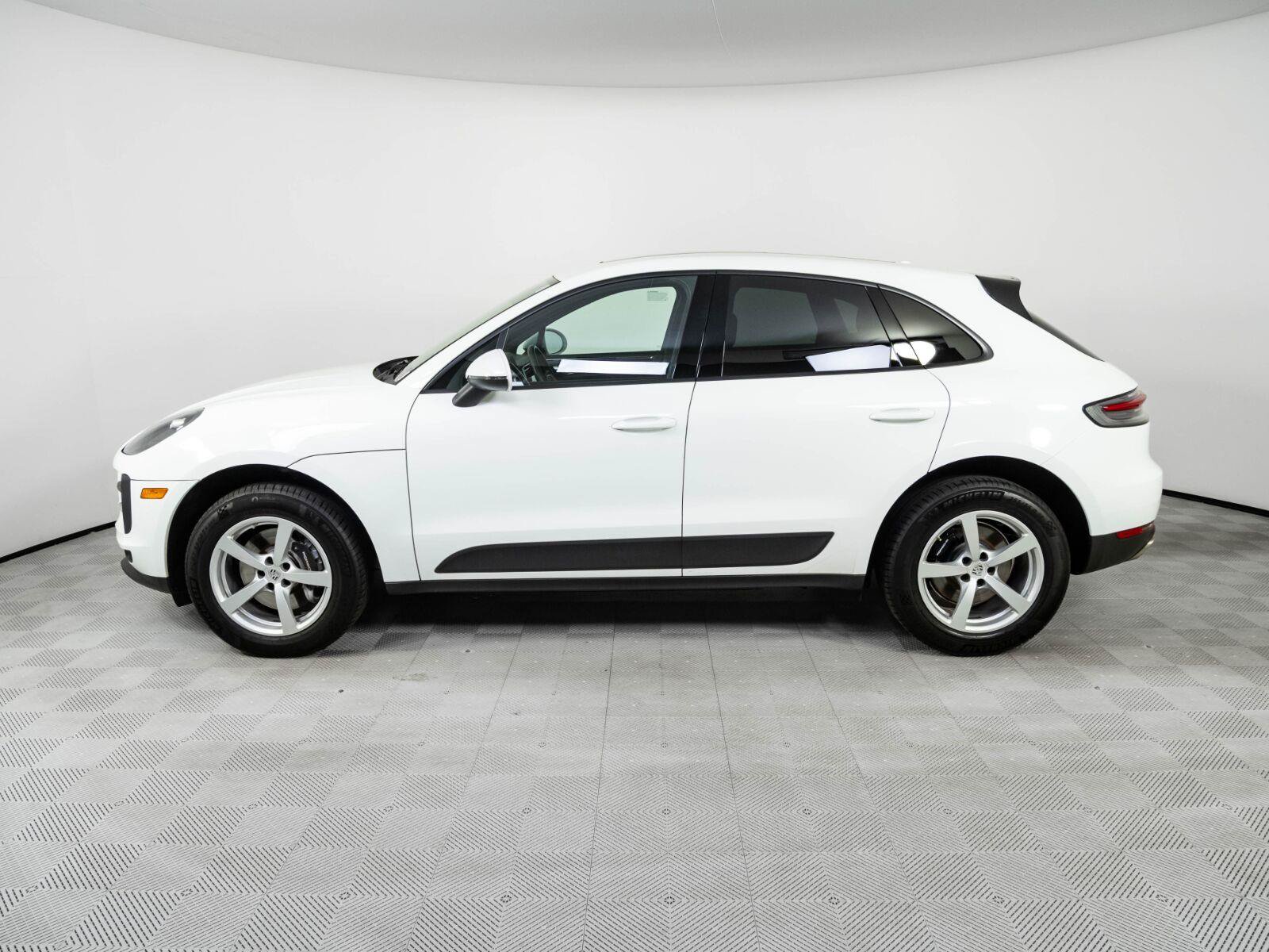 Used 2021 Porsche Macan AWD/4WD image 2