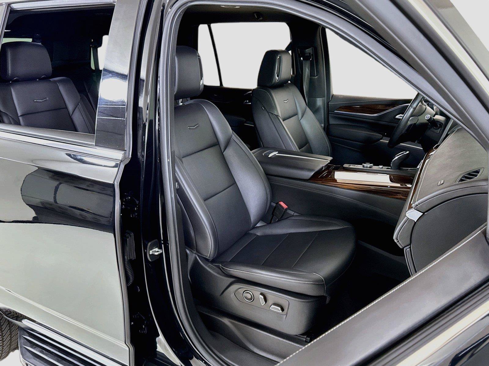 Used 2022 Cadillac Escalade Luxury AWD/4WD image 27