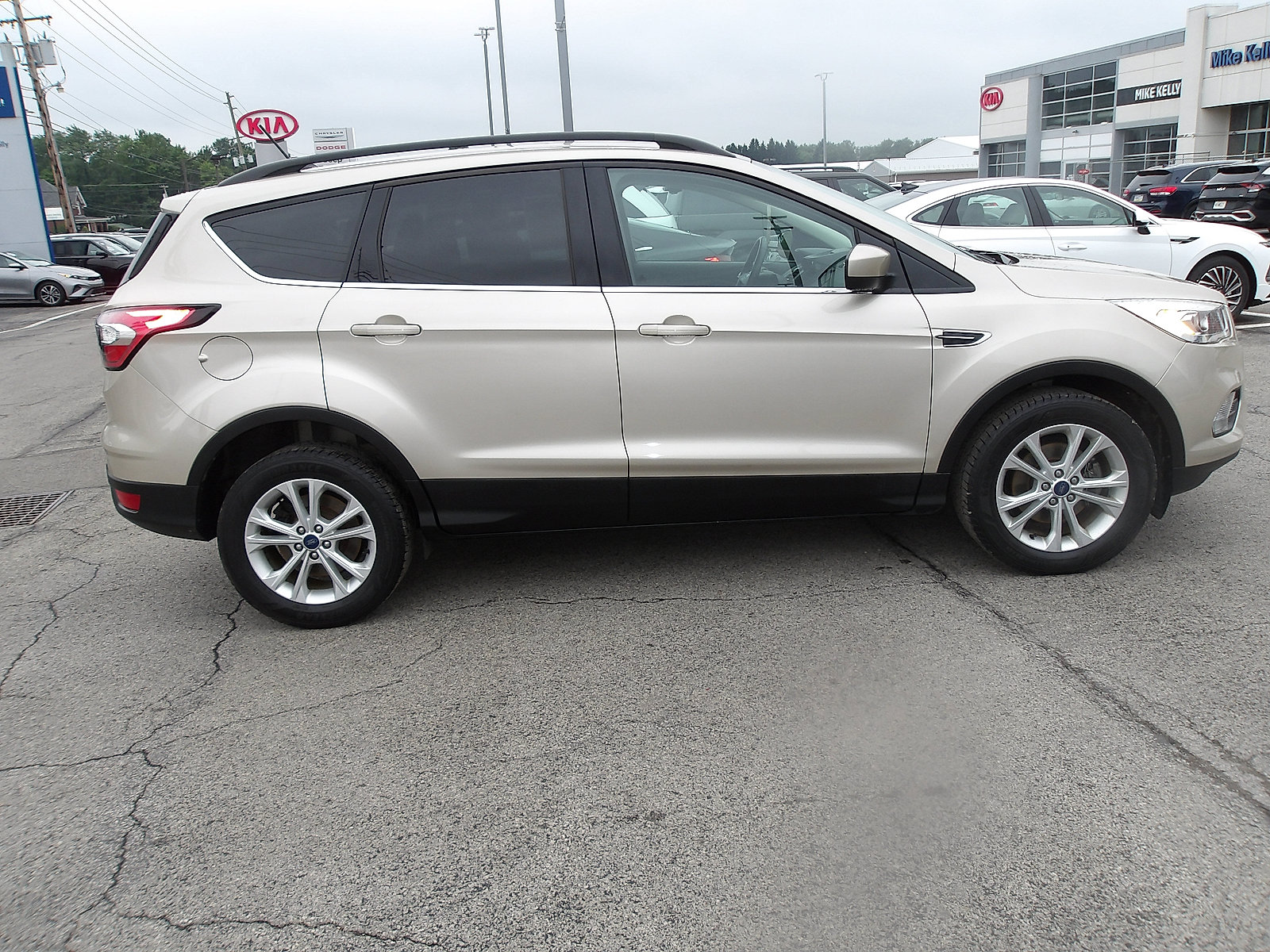 Used 2018 Ford Escape SEL FWD image 9
