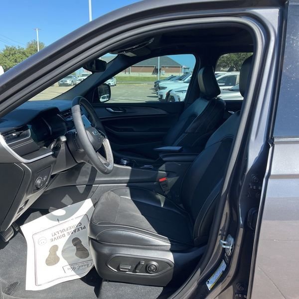 Used 2024 Jeep Grand Cherokee L Altitude image 6