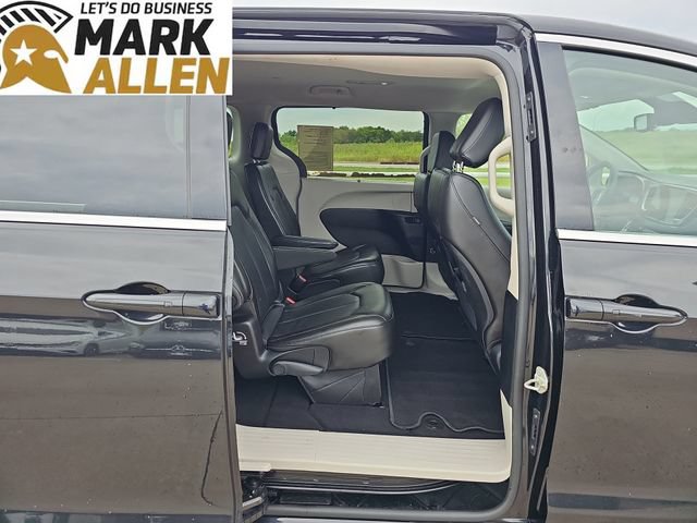 Used 2023 Chrysler Pacifica Touring-L FWD image 26