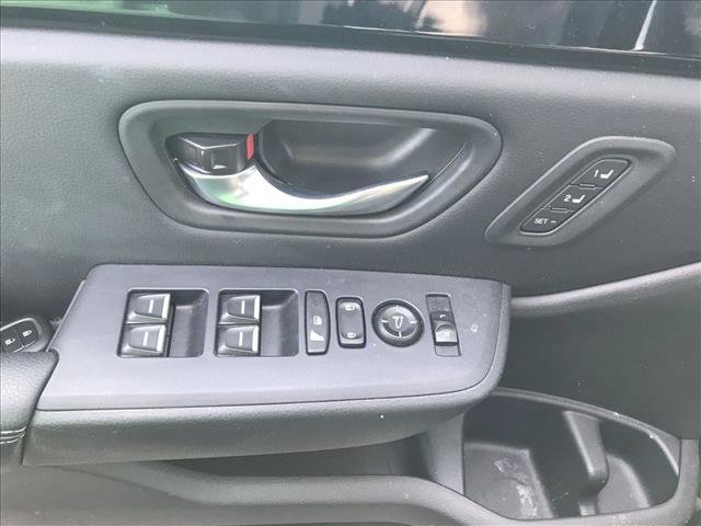 Used 2024 Honda Pilot Touring image 11
