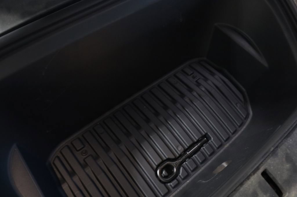 Used 2023 Tesla Model Y Long Range image 31