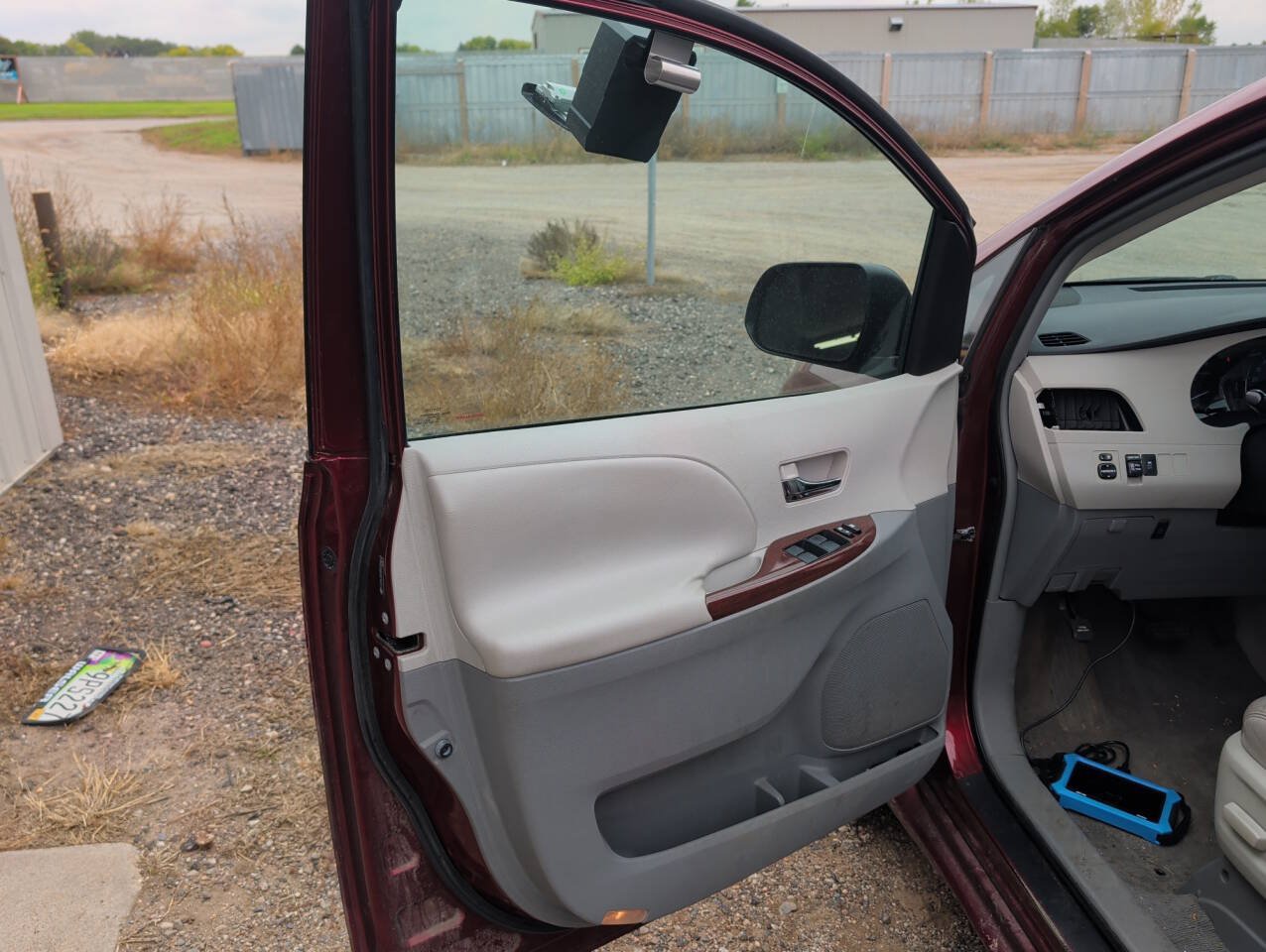 Used 2011 Toyota Sienna XLE w/ Entertainment Pkg FWD image 20