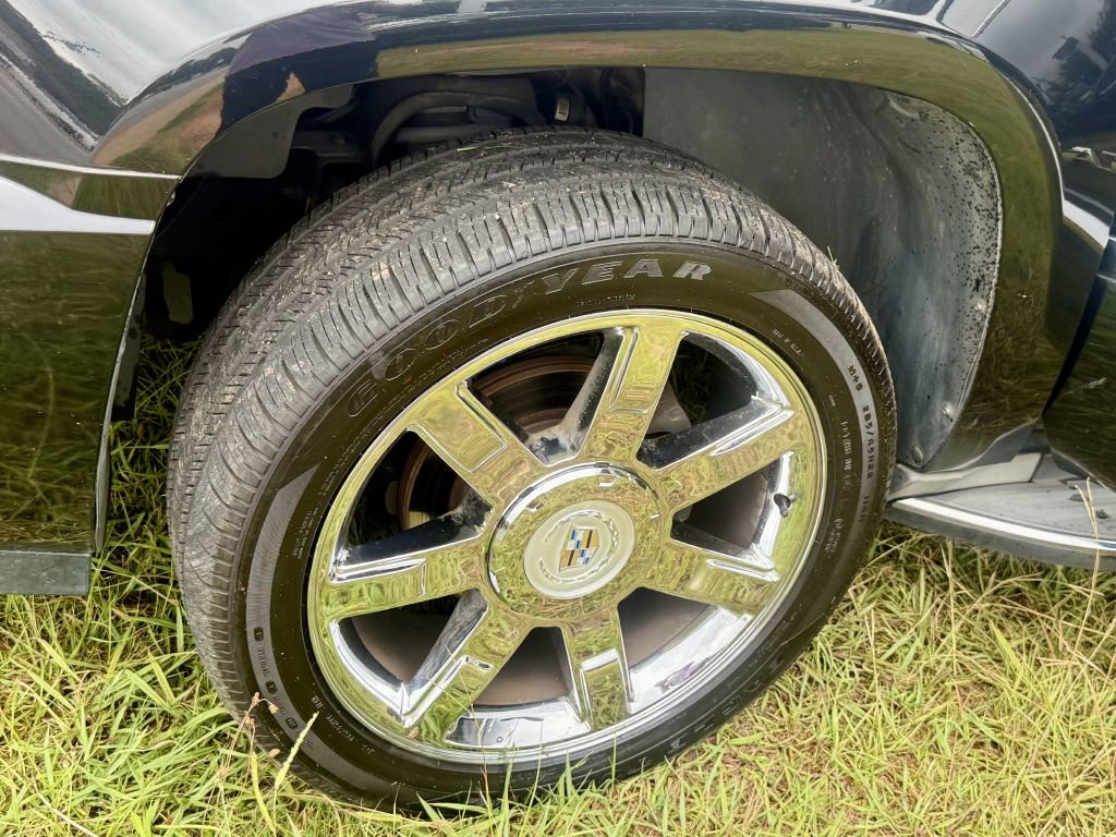 Used 2011 Cadillac Escalade ESV Luxury image 35