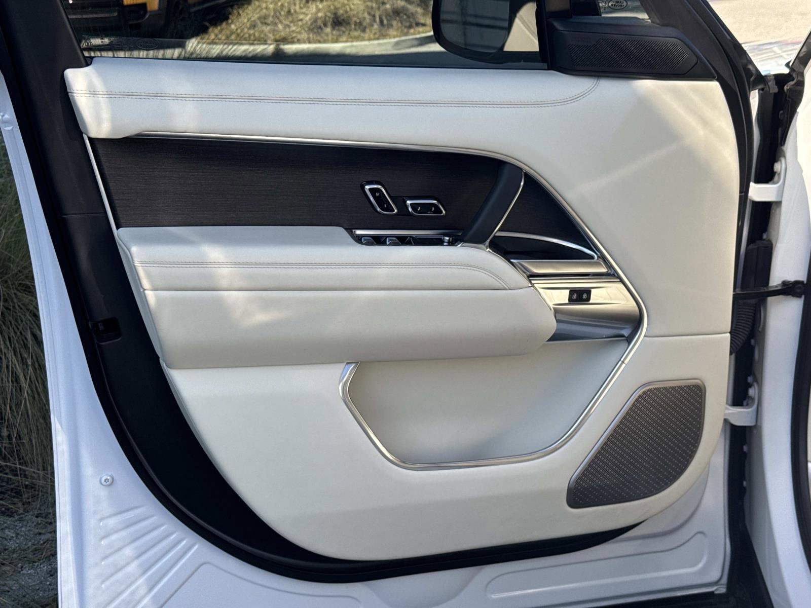 Certified 2024 Land Rover Range Rover Long Wheelbase Autobiography image 21